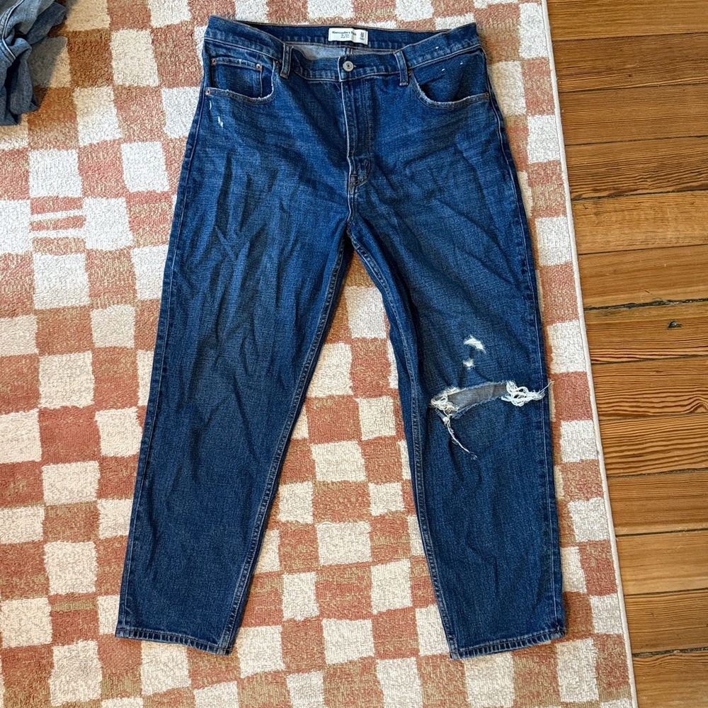 Abercrombie High Rise Mom Jean - Dark Destroy